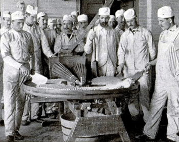 butter worker 1890s with dairy school students
