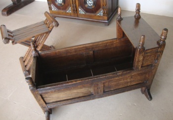 Wooden cradle 1600s